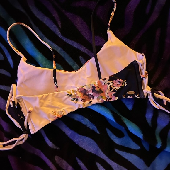 O’Neill castaway bikini top💕💕 - Picture 7 of 11